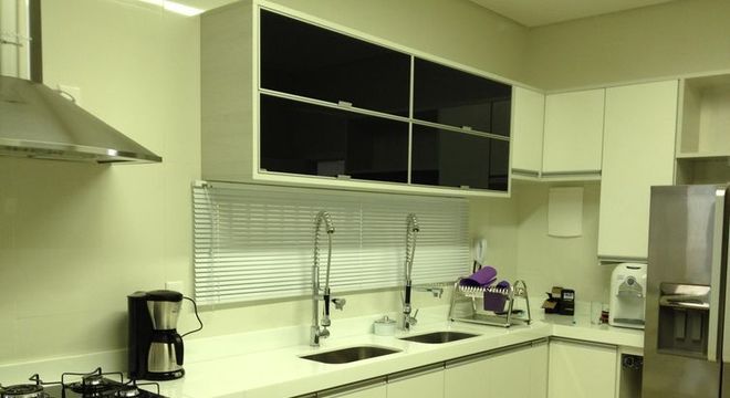 17415 Cozinhas Pequenas decorada-branca-com-inox