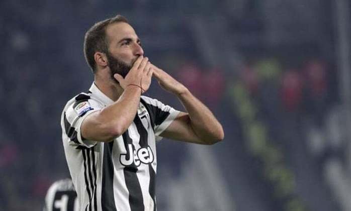 18º lugar: Gonzalo Higuaín (atacante/argentino) - Saiu do Napoli (ITA) para a Juventus (ITA) - Valor: 90 milhões de euros 