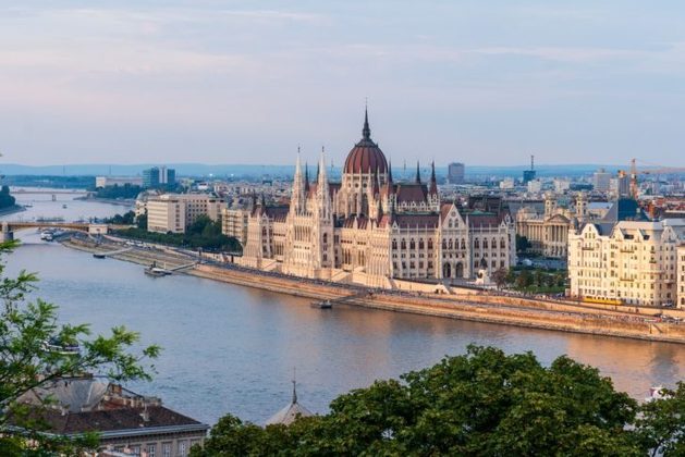 19) Budapeste (Hungria), 54 pontos: A deslumbrante capital da Hungria é famosa por suas termas termais, arquitetura grandiosa e o majestoso Rio Danúbio.