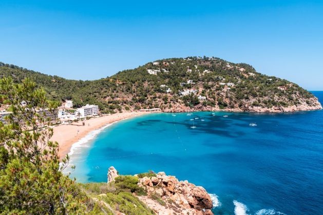 19. Ibiza, Espanha (Instagram: 18,8 milhões de menções; TikTok: 4,5 bilhões) - Nem precisa falar das lindas praias, né?