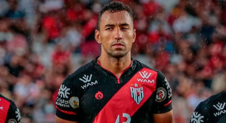 19° lugar: Pedro Henrique (zagueiro - 29 anos - Atlético-GO): queda de 2,2 milhões de euros (R$ 14,2 milhões) / valor de mercado atual: 1,3 milhão de euros (R$ 8,4 milhões) 