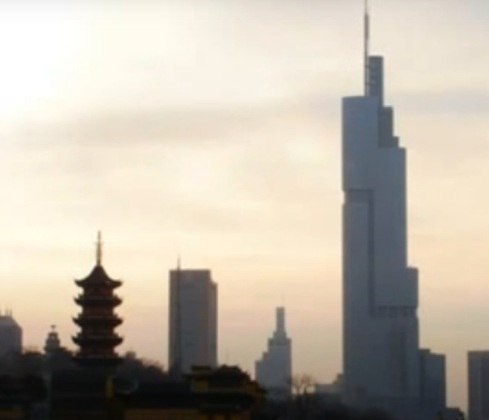 19° lugar: Zifeng Tower - País em que foi construído: China - Ano: 2010 - Altura: 450 metros