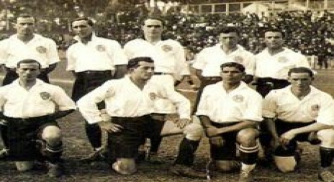 1920 - Santos 0 x 11 Corinthians - A maior goleada da histria do Corinthians. Em plena Vila Belmiro, o Timo aplicou 11 a 0 no Peixe, pelo Paulisto. Vale ressaltar que o jogo foi interrompido pelo excesso de expulses no lado santista. Gambarotta (4), Baslio, Boror, Neco (3), Amlcar e Ari (contra), fizeram os gols.