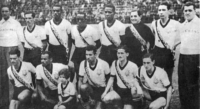 1941 - Corinthians 7 x 0 Santos - O Corinthians aplicou outra goleada no seu rival em 1941, na Fazendinha, pelo Paulisto. Teleco (3), Servlio (2), Joane e Brando marcaram para a equipe alvinegra. 
