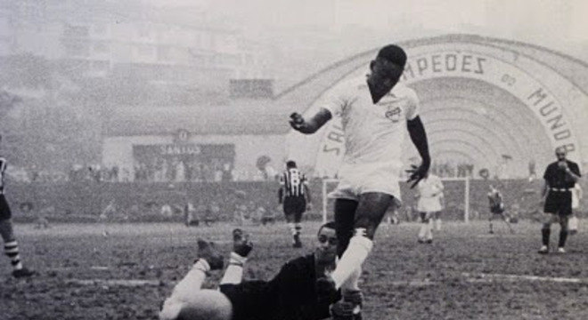 1958 -Santos 6 x 1 Corinthians - Goleada de 6 a 1 para o Peixe contra o rival alvinegro. Pelé ainda dava os primeiros passos no Santos, mas acabou com o jogo. O Rei marcou quatro vezes, enquanto Pepe e Pagão fecharam o placar.