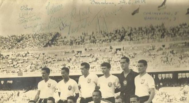 1959 - Barcelona-ESP 3 x 5 Corinthians - Em excursão na Europa, o Timão enfrentou o Barcelona, campeão da Liga e da Copa do Rei. Porém, o Timão não se intimidou e venceu de virada. Tite (2), Luizinho, Bataglia e Índio marcaram para o Alvinegro. Em quatro jogos, o Corinthians nunca perdeu para o Barça: são quatro vitórias do Alvinegro.