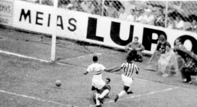 1964 - Santos 11 x 0 Botafogo-SP - Um dos maiores shows da carreira de Pelé. O Rei do Futebol fez oito gols dos onze do Peixe, na vitória no Paulistão. Pepe, Coutinho e Toninho Guerrreiro completaram o placar.