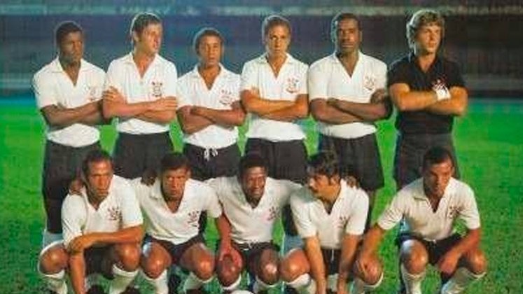 1971: estreia na primeira fase (grupo A) Santa Cruz 1 x 4 Corinthians – Ilha do Retiro (Corinthians terminou eliminado na segunda fase, em segundo lugar do grupo A da segunda fase)