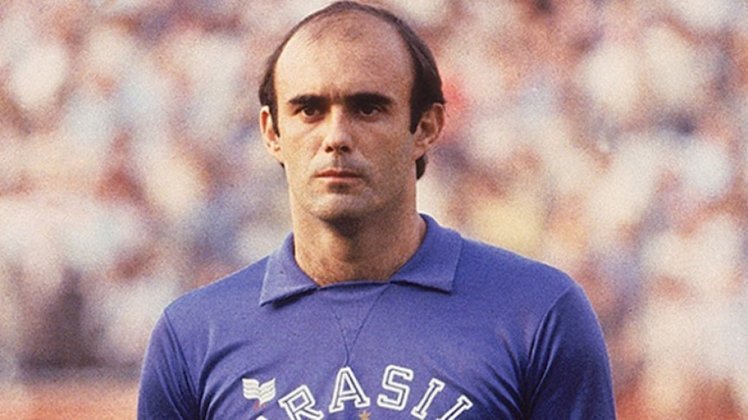 1974 - Depois de ganhar notabilidade e conquistar a titularidade no São Paulo no ano anterior, Waldir Peres não havia jogado antes da Copa, mas foi chamado após o corte de Wendell, do Botafogo, lesionado.