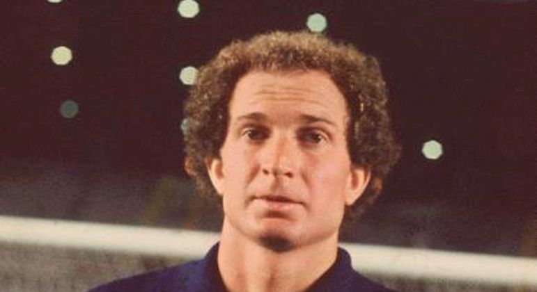 1978 - Carlos foi outro convocado quase no ano da Copa do Mundo. Ele estreou pela seleção durante a fase final das Eliminatórias em 1977 após sucesso na base e acabou indo para o Mundial ao lado dos companheiros Oscar e Polozzi.