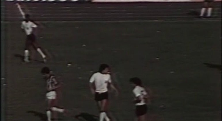 1978 – O Santos foi campeão Paulista de 1978, na primeira geração dos Meninos da Vila e primeira temporada sem o Rei Pelé. Mas antes o Corinthians havia vencido o Peixe na final do primeiro turno, com Palhinha marcando o gol da vitória por 1 a 0, no estádio do Morumbi, aos 40 minutos do  segundo tempo. 