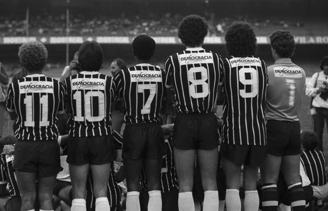 1982 (Taça de Ouro): estreia na segunda fase (grupo K) – Corinthians 1 x 1 Flamengo – Morumbi (Corinthians terminou eliminado na semifinal)  *Corinthians classificado da Taça de Prata