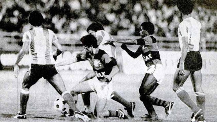1984 - 1º Flamengo - 11 pontos / 2º América de Cali - 7 pontos / 3º Junior Barranquilla - 4 pontos / 4º Santos - 2 pontos *(vitórias valiam 2 pontos) 
