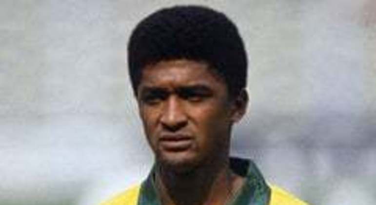 1986 - Ainda com 22 anos, Valdo foi chamado para o lugar de Cerezo, cortado. Ele nunca havia jogado pela seleção e também não entrou naquele Mundial, estreando apenas no ano seguinte.