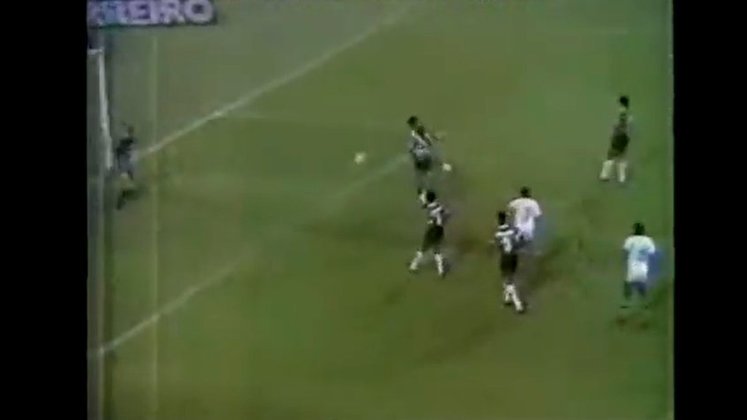 1987 (Copa União): estreia na primeira fase (grupo A) – Corinthians 0 x 1 Fluminense – Pacaembu (Corinthians caiu na primeira fase)