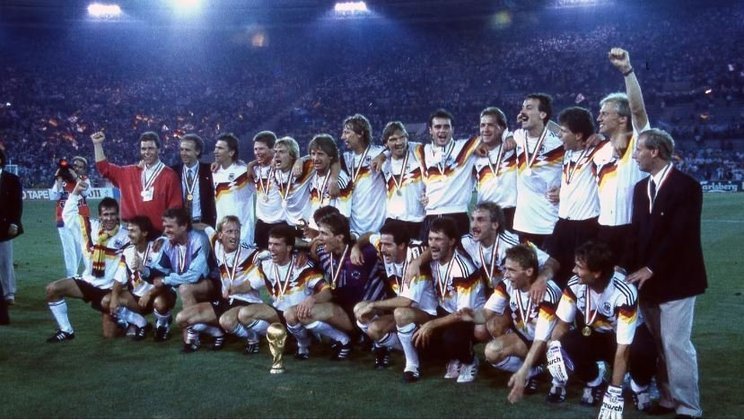 1990 - Campeão da Copa do Mundo: Alemanha (3º título)