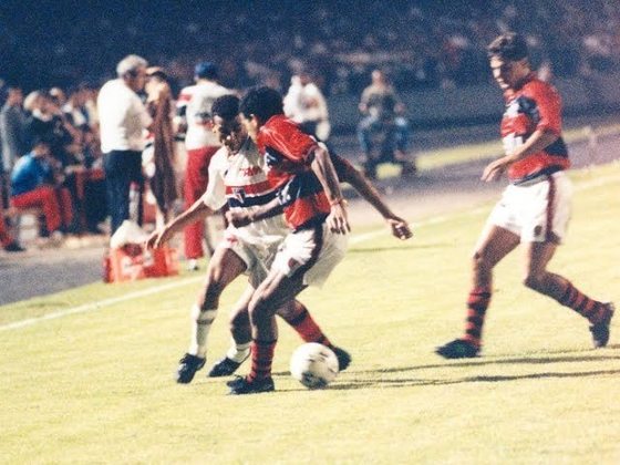 1993 - 1º Flamengo - 7 pontos / 2º Atlético Nacional - 7 pontos / 3º América Cali - 7 pontos / 4º Internacional - 3 pontos *(vitórias valiam 2 pontos) 