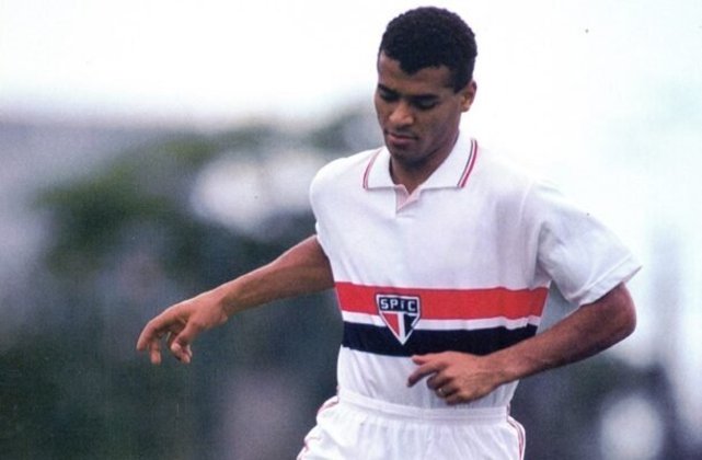 1994 - Cafu: lateral duas vezes campeão do mundo pela Seleção Brasileira, brilhou com a camisa do São Paulo - Foto: Arquivo Histórico/São Paulo