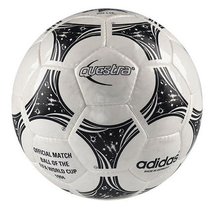 1994 - Para a Copa dos EUA, a Adidas criou a Questra, que se tornou inimiga número 1 dos goleiros, já que era feita com um material extremamente leve.