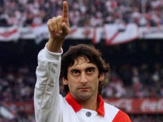 1995 - Enzo Francescoli (River Plate) / 2º lugar: Diego Maradona (Boca Juniors); 3º lugar: Edmundo (Flamengo)