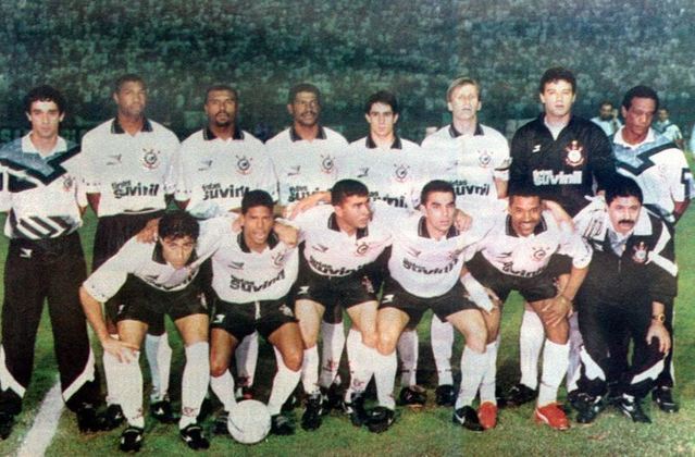 1995 - O primeiro título do Corinthians veio com uma campanha invicta. A equipe passou por Operário-MT, Rio Branco-AC, Paraná e Vasco antes de derrotar o Grêmio na final.