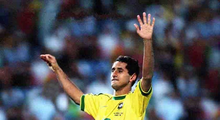 1998 - Beirando os 30 anos e com apenas uma temporada de destaque, Zé Carlos foi chamado por Zagallo para ser reserva no lugar de Flavio Conceição, cortado. Ele nunca havia atuado pela seleção.
