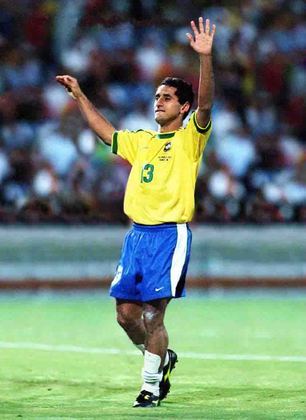 1998 - Beirando os 30 anos e com apenas uma temporada de destaque, Zé Carlos foi chamado por Zagallo para ser reserva no lugar de Flavio Conceição, cortado. Ele nunca havia atuado pela seleção.