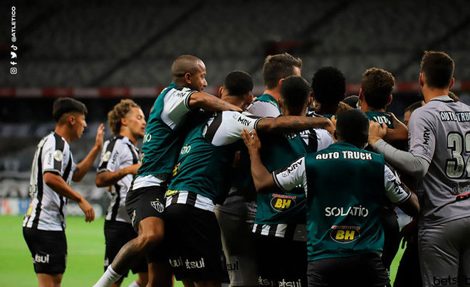 2&ordm; colocado - Atl&eacute;tico-MG (42 pontos) &ndash; 23 jogos / 21,2% de chances 
de t&iacute;tulo; 91.8% para vaga na Libertadores (G6); 0.00% de chance de 
rebaixamento