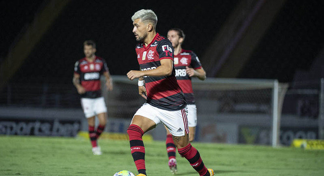 2 colocado ? Flamengo (68 pontos/36 jogos): 30.5 % de chances de ser campeo; 100% de chances de Libertadores (G6); 0% de chances de rebaixamento.