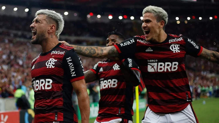 2º - Flamengo (70 pontos - Atualmente: 61 pontos) / Como foi no fim do primeiro turno: Corinthians 1 x 0 Flamengo; Flamengo 2 x 0 Coritiba; Flamengo 4 x 0 Juventude e Avaí 1 x 2 Flamengo.