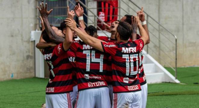 2°) Flamengo - Jogos: 67 - Vitórias: 36 - Empates: 18 - Derrotas: 13 - Gols marcados: 94 - Gols sofridos: 46 - Saldo de gols: 48 - Aproveitamento: 62,69%
(Foto: Magalhaes jr/Photopress)