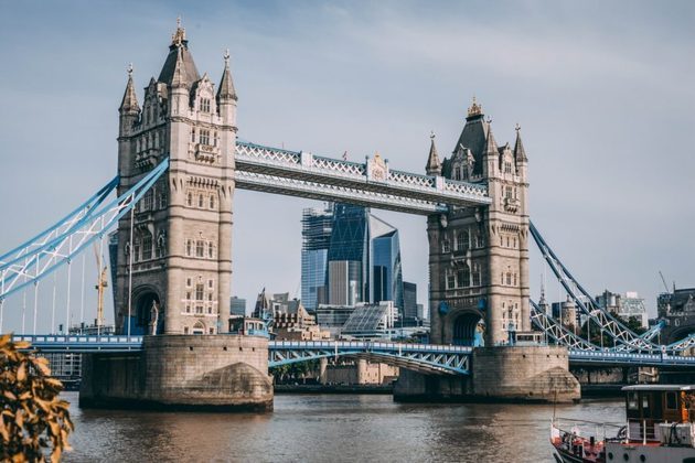 2. Londres, Inglaterra (Instagram: 154,4 milhões de menções; TikTok: 54,2 bilhões) - Uma das cidades mais visitadas do mundo, Londres é rica em cultura, museus históricos, e pontos turísticos icônicos. Cada cantinho é um flash!
