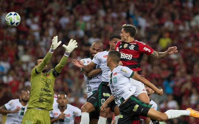 2º lugar: Flamengo 8 x 2 Maringá (Maracanã) – Terceira fase – Público pagante: 53.753.