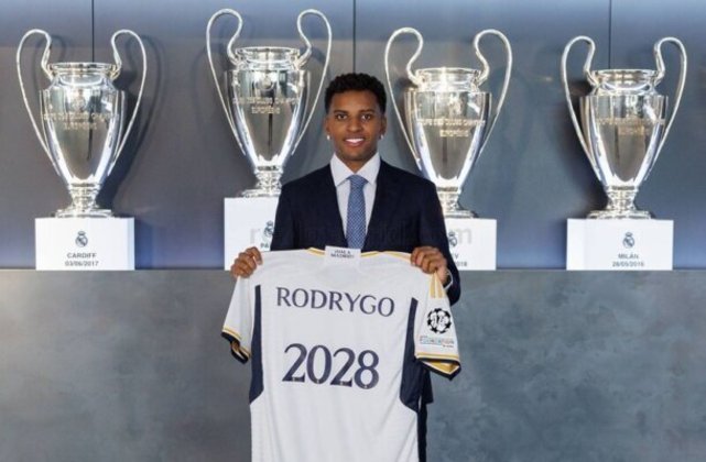 2º lugar: Rodrygo - O atacante do Real Madrid, de 23 anos, tem valor de mercado estimado em 100 milhões de euros (R$ 537 milhões na cotação atual) - Foto: Helios de la Rubia/Real Madrid