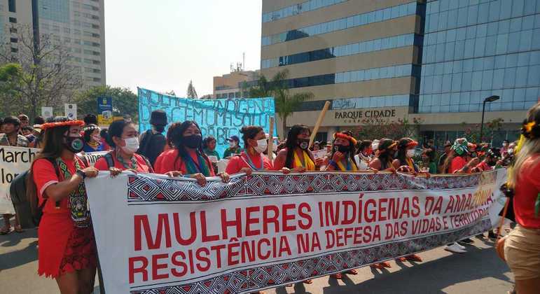 Mulheres indígenas retomam protestos contra o marco temporal 