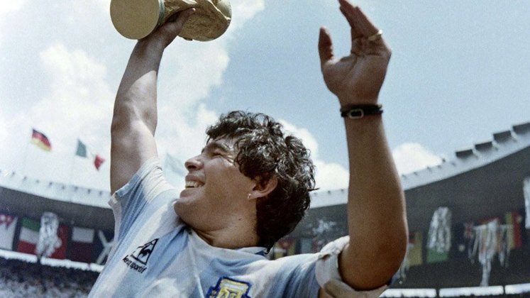 2ª posição: Diego Maradona - argentino