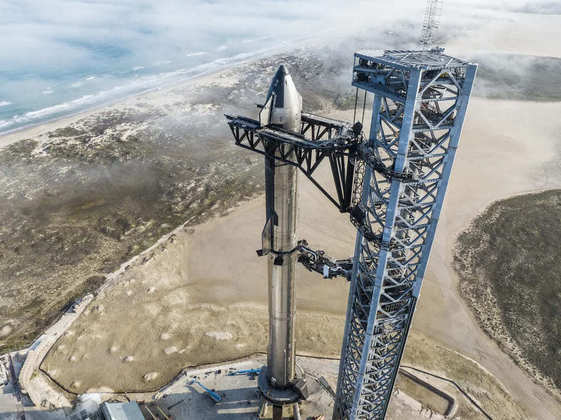 20 de abril: A empresa SpaceX promoveu o primeiro lançamento do foguete “Starship”, que acabou explodindo minutos após a decolagem.