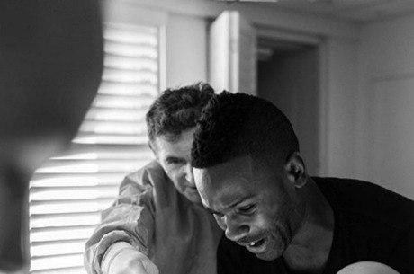 20 Fotos emocionantes de Pais vendo seus filhos pela primeira vez no parto