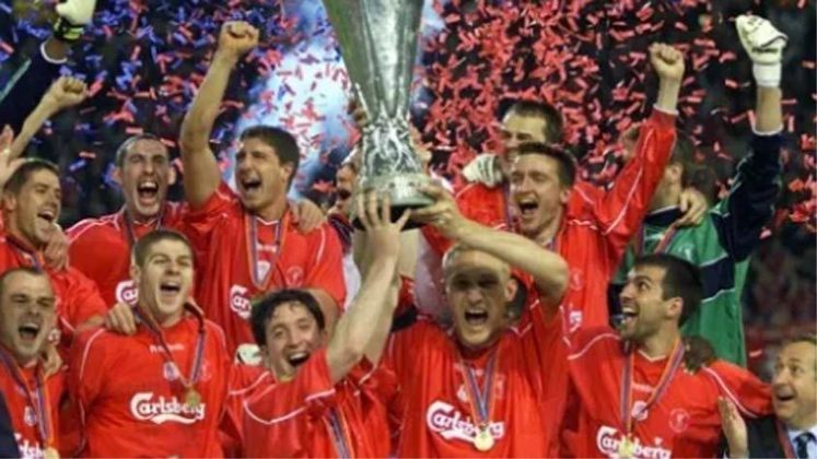 2001 - Em uma decisão bem disputada o Liverpool derrotou o Bayern de Munique por 3 a 2.
