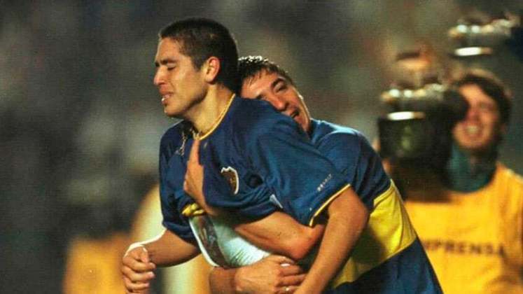 2001 - Juan Román Riquelme (Boca Juniors) / 2º lugar: Óscar Córdoba (Boca Juniors); 3º lugar: Romário (Flamengo)