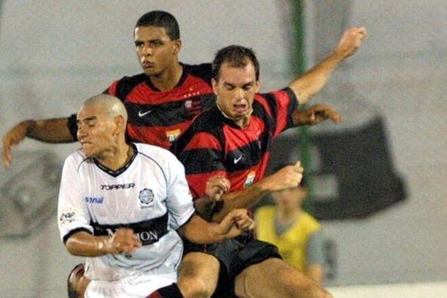 2002 - 1º Olímpia - 11 pontos / 2º Universidad Católica - 10 pontos / 3º Once Caldas - 9 pontos / 4º Flamengo - 5 pontos