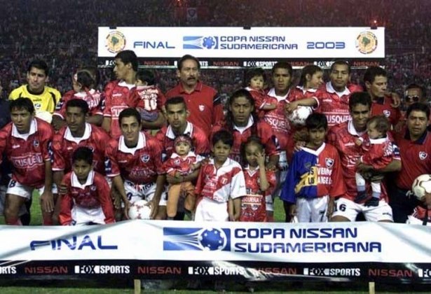 2003 – Cienciano-PER x River Plate-ARG – Campeão: Cienciano-PER