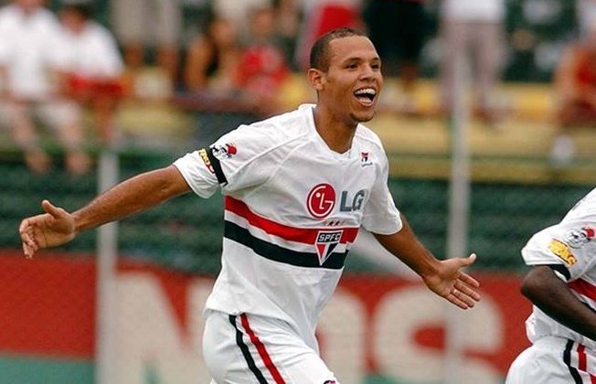 2004 - Luís Fabiano, do São Paulo, foi o artilheiro da Libertadores com oito gols.