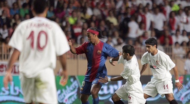 2004/2005 - Sevilla - 54 jogos, um gol e uma assistência