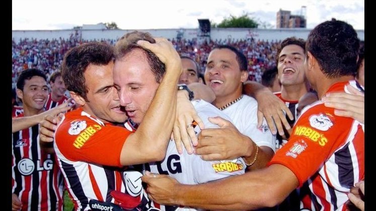 2005 - Campeão: São Paulo / Vice: Corinthians.