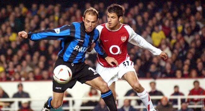 2006 - Cesc Fàbregas (Arsenal) - Um dos jogadores mais jovens a atuar pelo clube de Londres, o espanhol marcou 3 gols e deu 6 assistências, justificando que o passe era sua principal qualidade
(Foto: Divulgação/Arsenal)