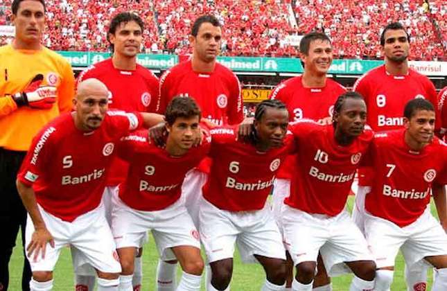 2009 - Campeão do primeiro turno: Internacional (37 pontos, 10 acima do futuro campeão Flamengo, então 10° colocado)