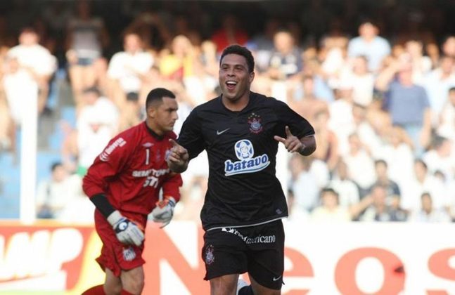  2009 – Ronaldo, o Fenômeno, fez a história acontecer na Vila Belmiro, no jogo de ida da final do Paulistão de 2009, marcando dois gols, sendo o segundo uma pintura de cobertura sobre Fábio Costa. Na volta, um empate em 1 a 1, no Pacaembu, garantiu o título corintiano. 