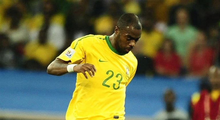 2010 - Com uma convocação bem polêmica, Grafite foi escolhido por Dunga para ir à Copa, deixando Neymar e Adriano fora. No último amistoso antes do Mundial, o jogador foi testado e agradou, o que o credenciou para o torneio.