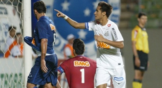 2012 - Cruzeiro 0 x 4 Santos - Show de Neymar em Minas Gerais. O craque marcou três e foi aplaudido de pé pela torcida cruzeirense pelo Brasileirão. O meia Felipe Anderson fechou o placar.